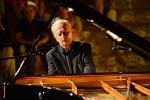 Janusz Olejniczak, pianiste virtuose et interprète de Chopin, s'est éteint à 72 ans
