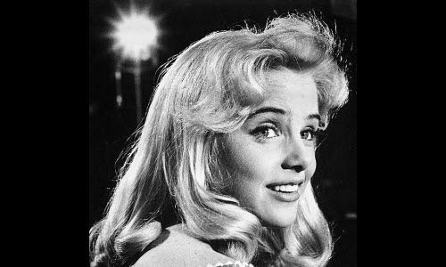 Photographie de Suellyn dit Sue LYON