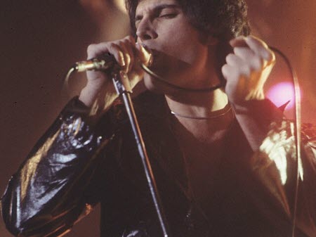 Freddie Mercury : l’étoile flamboyante de Queen qui a redéfini le rock
