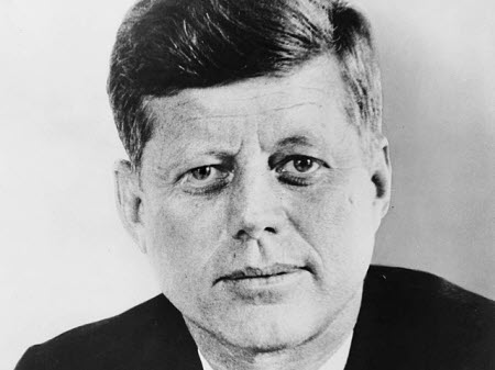 John F. Kennedy, 35e président des États-Unis : parcours, héritage et célèbre assassinat