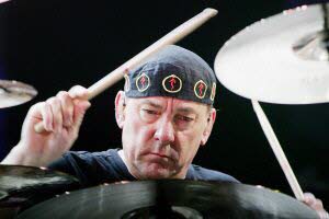 Le batteur du groupe de rock Rush, Neil Peart Le batteur du groupe de rock Rush, Neil Peart