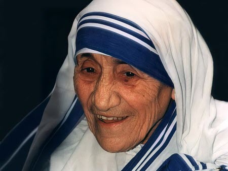 Mère Teresa : soutien des pauvres et icône humanitaire, disparue le 5 septembre 1997
