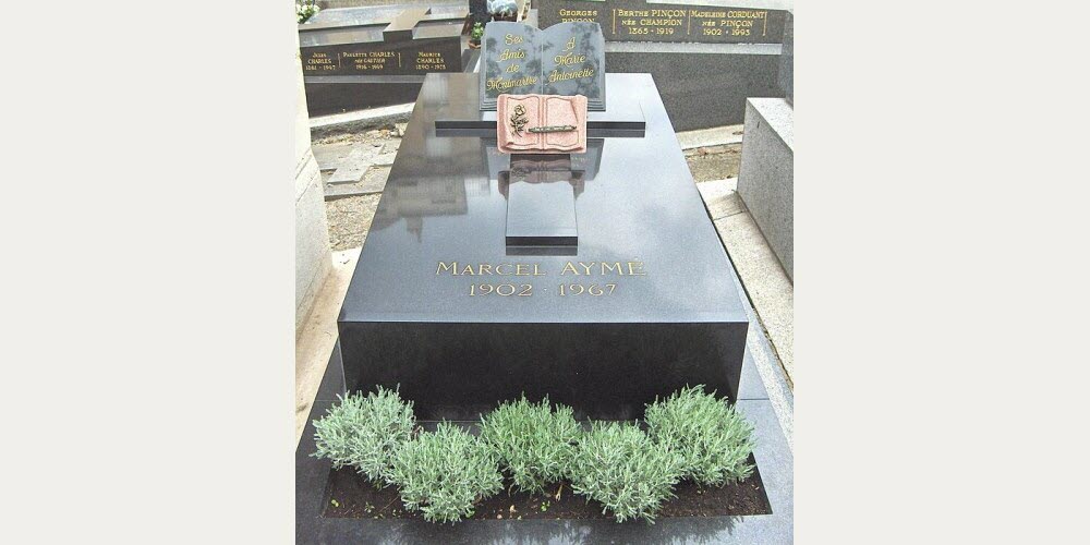 Tombe de Marcel Aymé - Cimetière Saint-Vincent, via Wikimedia Commons