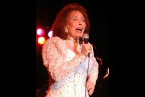 Loretta Lynn, légende de la musique country américaine Loretta Lynn, légende de la musique country américaine