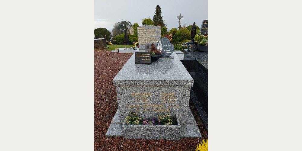 La tombe d'Eric Morena