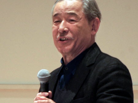 Le styliste japonais Issey Miyake est décédé le 5 août 2022 à l'âge de 84 ans