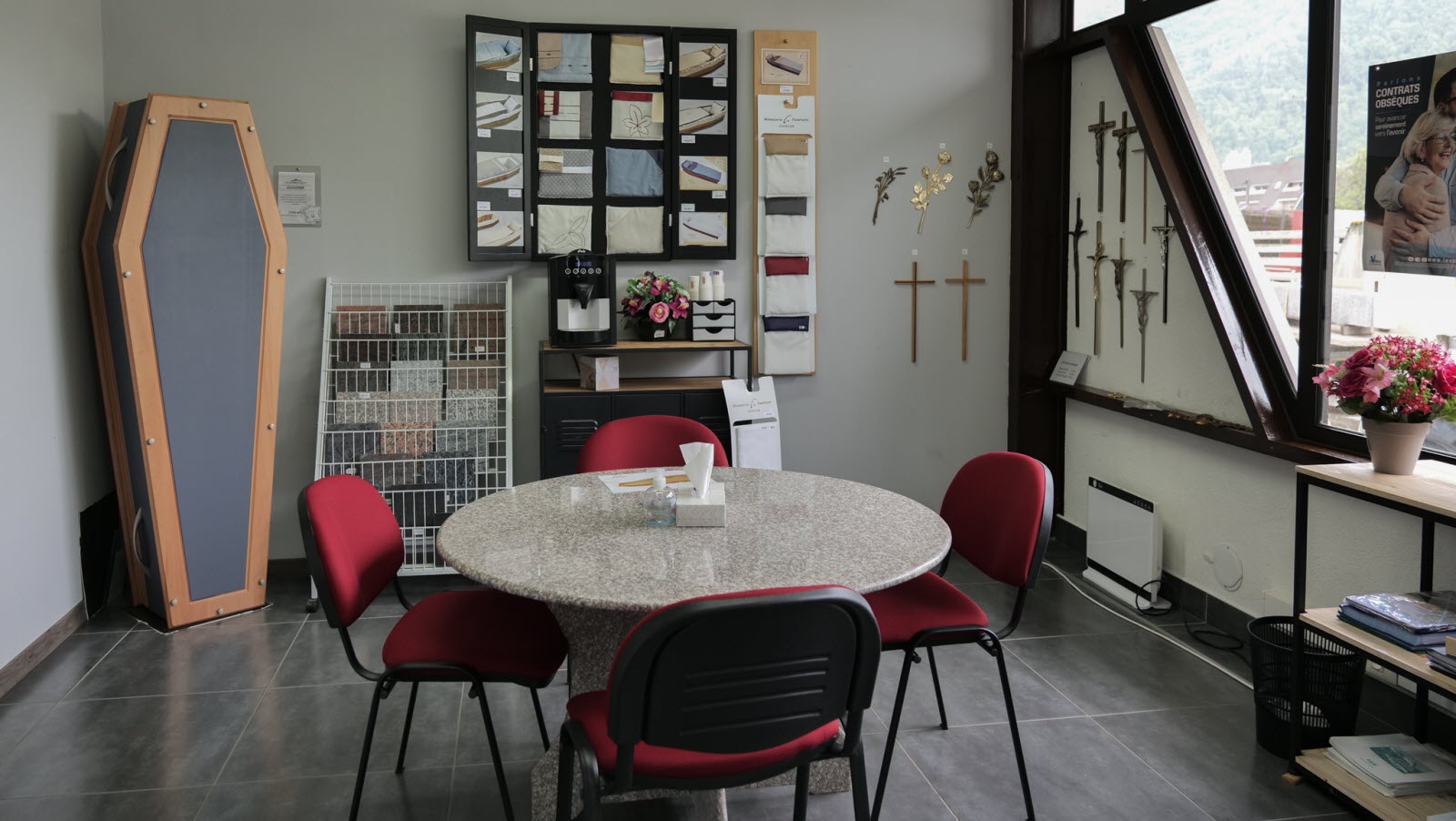 Le salon de réception famille de Saint-Jeoire-en-Fauciny