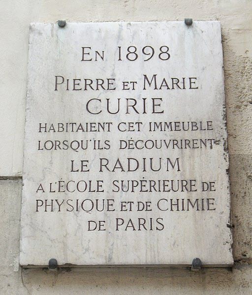 Plaque à Paris en hommage à Pierre et Marie Curie