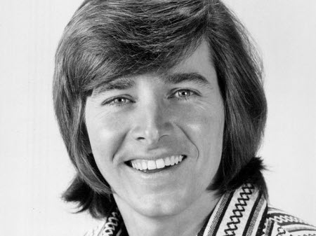 Bobby Sherman, idole des années 60 et 70, s’est éteint à 81 ans : retour sur sa vie hors norme