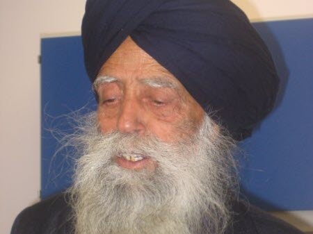 Fauja Singh, légende des marathons centenaire, est mort à 114 ans, renversé en Inde