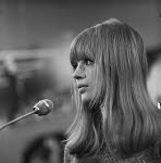 Il y a 1 an : Marianne Faithfull, icône du rock britannique, disparaissait à 78 ans le 30 janvier 2025