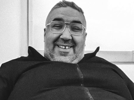 L'humoriste franco-algérien Wahid Bouzidi est décédé le 20 août 2023 à l'âge de 45 ans