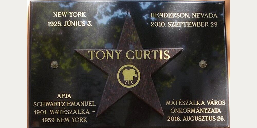 Plaque Tony Curtis, via Wikimedia Commons