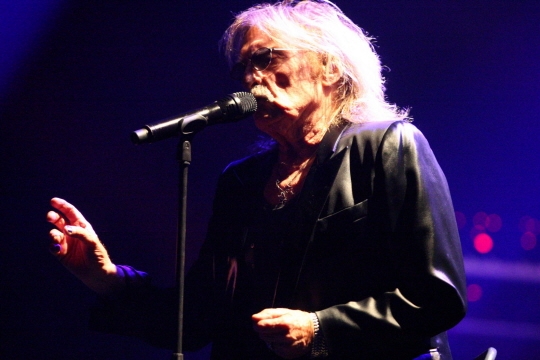 Le chanteur Christophe lors de son concert à l' Eden de Sausheim, le 18 janvier 2018. Photo L'Alsace/Vincent VOEGTLIN
