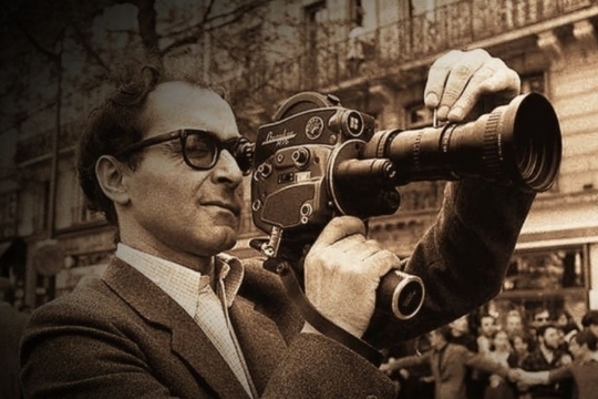 Le cinéaste, Jean-Luc Godard est né le 3 décembre 1930 et s'est éteint le 13 septembre 2022 à l’âge de 91 ans. Auteur complet de ses films, il en est souvent à la fois le réalisateur, le dialoguiste et le scénariste. Découvrez la page souvenir de Jean-Luc Godard.
