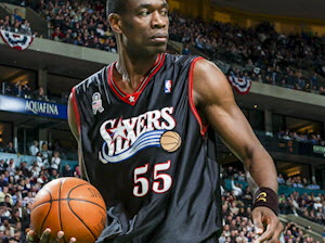 Dikembe Mutombo : un géant du basket et philanthrope nous quitte à l'âge de 58 ans