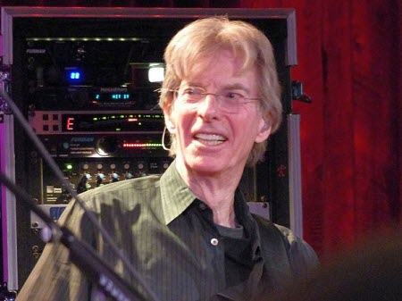 Phil Lesh, bassiste des Grateful Dead et pionnier du rock psychédélique, s'éteint à 84 ans
