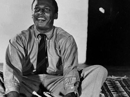 Miles Davis, icône du jazz, décède à l'âge de 65 ans après une carrière légendaire