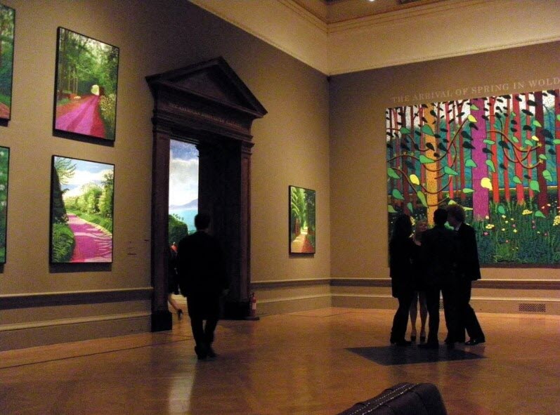 Exposition David Hockney à la Royal Academy of Arts de Londres, janvier 2012. Kleon3, CC BY-SA 4.0, via Wikimedia Commons