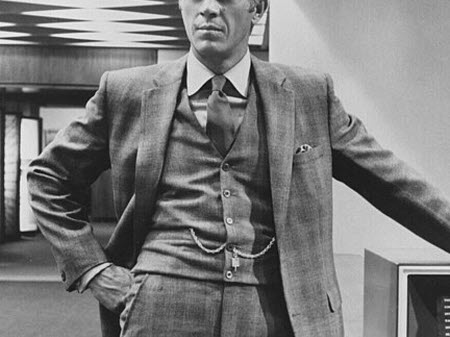 L'acteur, producteur de cinéma, pilote automobile et pilote de moto américain, Steve McQueen