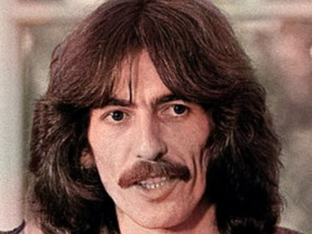 George Harrison : l’âme spirituelle des Beatles et icône de la musique mondiale
