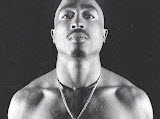 La mort tragique de Tupac Shakur : une légende du rap brutalement arrachée à la vie à l'âge de 25 ans