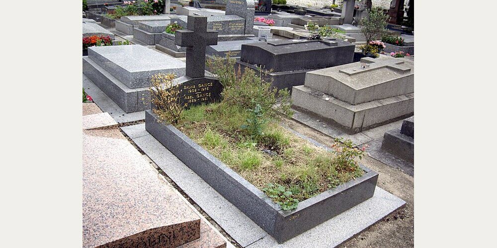 Tombe_Abel_Gance,_Cimetière_d'Auteuil,_Paris.jpg