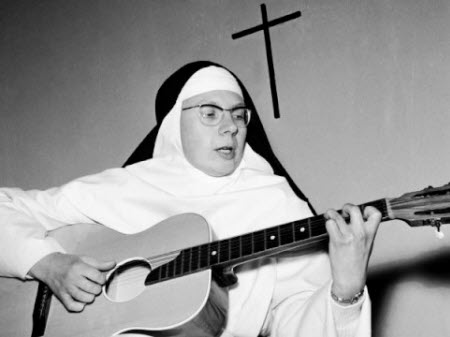 Sœur Sourire : de la gloire musicale à la tragédie personnelle d'une religieuse chanteuse