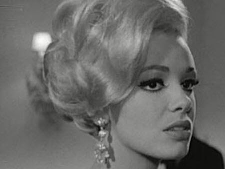 La mort de la comédienne anglaise Margaret Lee