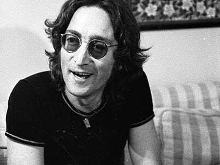 L'auteur-compositeur-interprète anglais John Lennon, s'est fait assassiner
