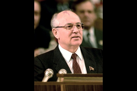 L'homme politique, Mikhaïl Gorbatchev est né le 2 mars 1931 et meurt le 30 août 2022 à l’âge de 91 ans. Découvrez la page souvenir de Mikhaïl Gorbatchev.