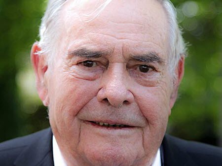 Le président du Secours populaire français Julien Lauprêtre n'est plus