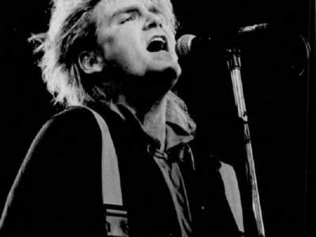 Mike Peters, voix de The Alarm et militant infatigable, s’est éteint à 65 ans