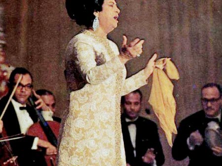 Le décès de la chanteuse, musicienne et actrice égyptienne Oum Kalthoum