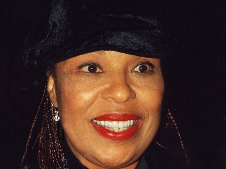 Roberta Flack, une voix inoubliable du soul et du jazz, s’éteint à 88 ans