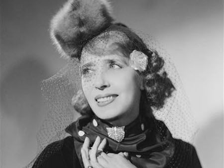 La danseuse, chanteuse et actrice française Mistinguett est décédée