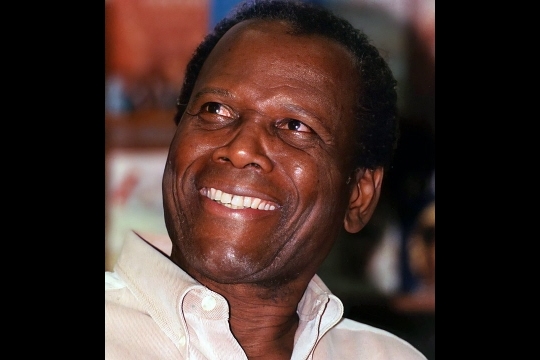 Sidney Poitier, By Kingkongphoto & www.celebrity-photos.com from Laurel Maryland, USA - Sidney Poitier, CC BY-SA 2.0, https://commons.wikimedia.org/w/index.php?curid=114078603