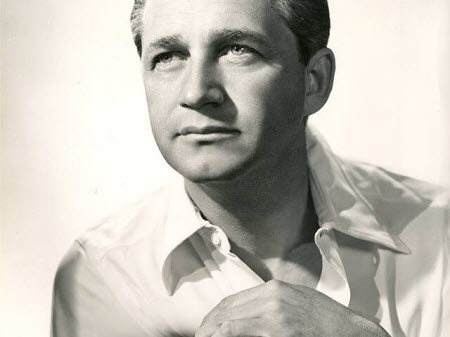 Décès de Mervyn LeRoy : le réalisateur emblématique du cinéma américain s'éteint à 77 ans