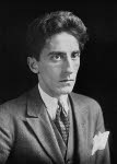 Le poète français Jean Cocteau est mort à l'âge de 74 ans