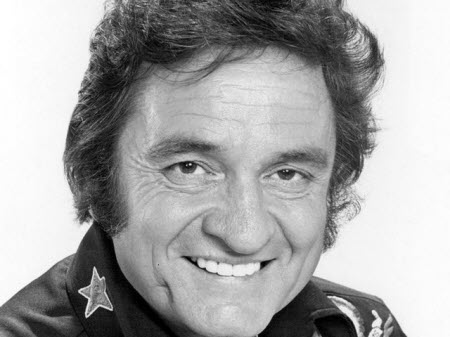 Johnny Cash, icône de la musique country et rock, est décédé à 71 ans