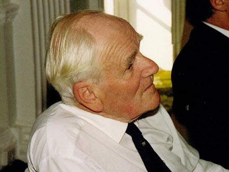 L'acteur britannique Desmond Llewelyn est décédé