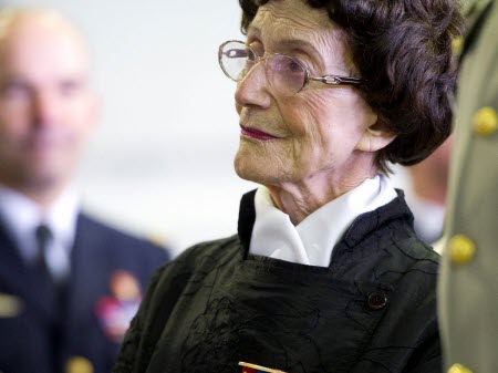 Valérie André : adieu à une pionnière, première femme général en France, à 102 ans