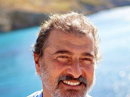 La mort de l'auteur-compositeur-interprète et pianiste français Daniel Lévi