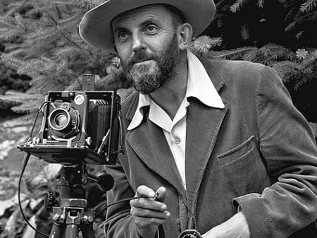 La mort du photographe et écologiste américain Ansel Adams