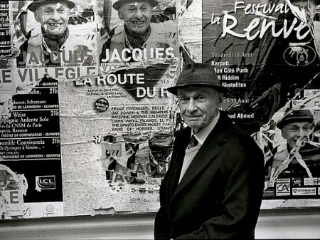 Le plasticien et peintre français Jacques Villeglé est décédé