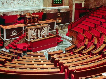 Fin de vie : l'Assemblée nationale adopte de nouveau un texte créant un droit à l'aide à mourir