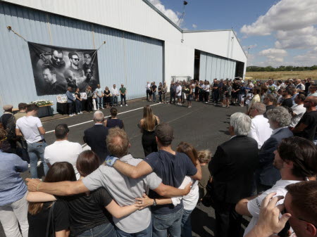 Tomblaine et la communauté du parachutisme unies dans un hommage bouleversant aux 11 victimes du crash près de Nancy