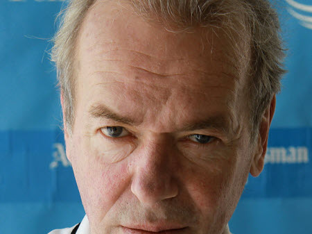 Martin Amis, plume acide de la littérature britannique, meurt à 73 ans en mai 2023