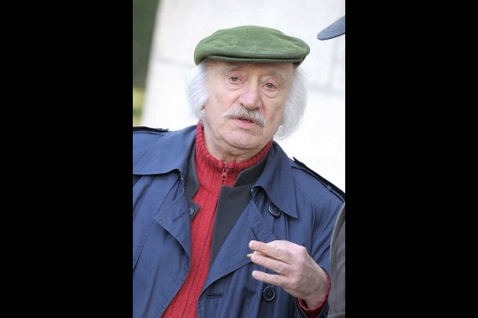 Quelques années après la disparition de Teddy Vrignault, André Gaillard, célèbre aussi pour sa moustache et ses volumineuses rouflaquettes, a reformé un duo avec Colette Duval ("Les Nouveaux ennemis"), avant de rejoindre les Grosses Têtes de RTL. Photo d'archives AFP