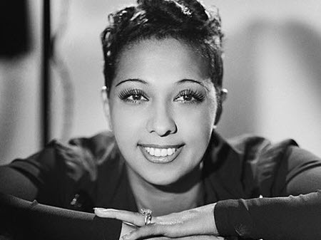 La mort de la chanteuse et danseuse Joséphine Baker